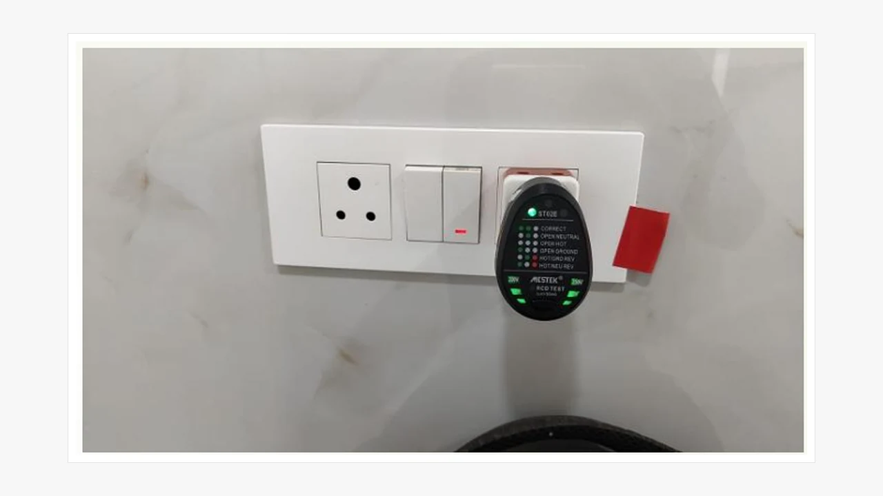 Socket wiring test